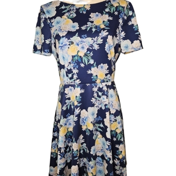 Forever New Floral Zip Up Dress - Picture 4 of 11
